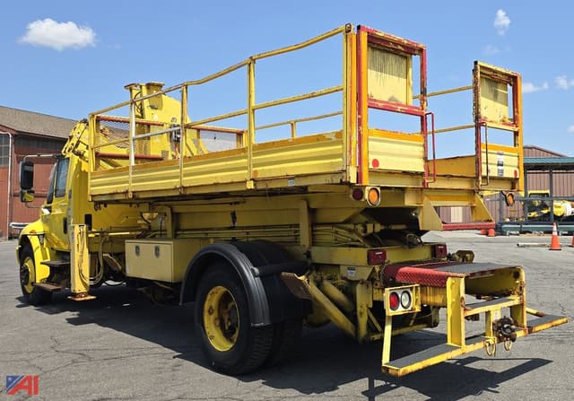 Image of International DuraStar 4400 equipment image 1