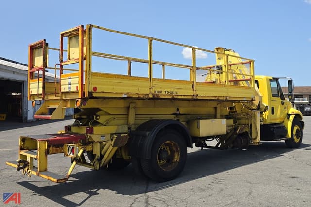 Image of International DuraStar 4400 equipment image 3