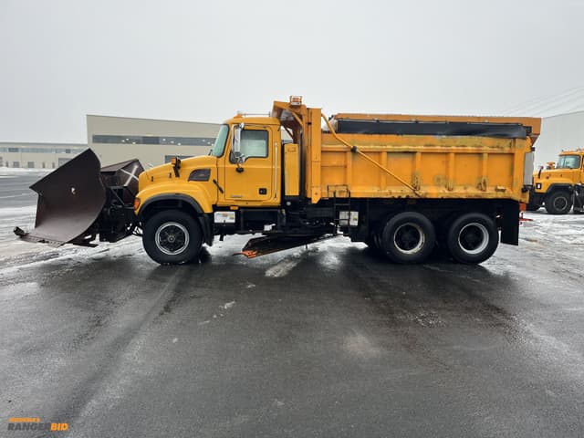 Image of Mack Granite CV713 equipment image 1