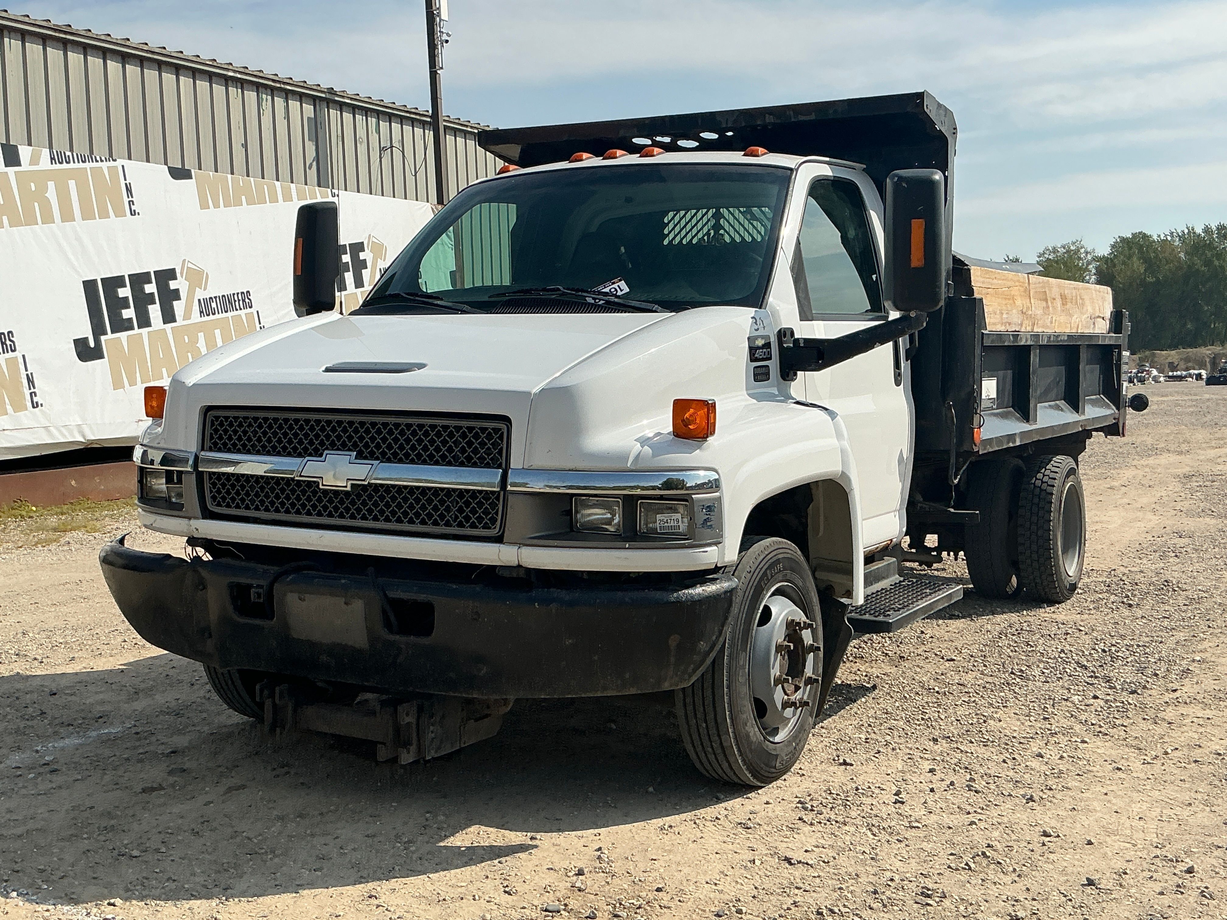 2003 Chevrolet C4500 Equipment Image0