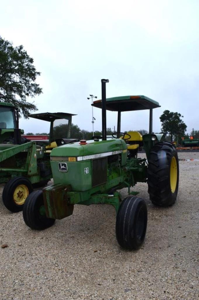Main image John Deere 2750