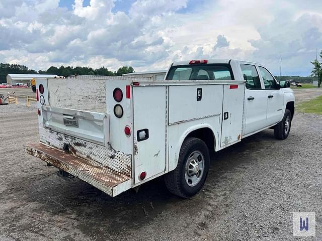 Image of Chevrolet 2500HD equipment image 4