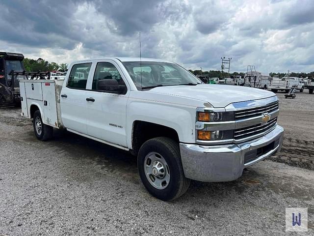 Image of Chevrolet 2500HD equipment image 3