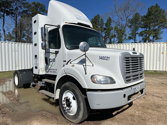 Image of Freightliner M2 equipment image 2