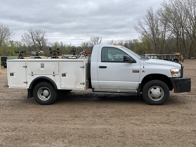 Image of Dodge Ram 3500HD equipment image 3