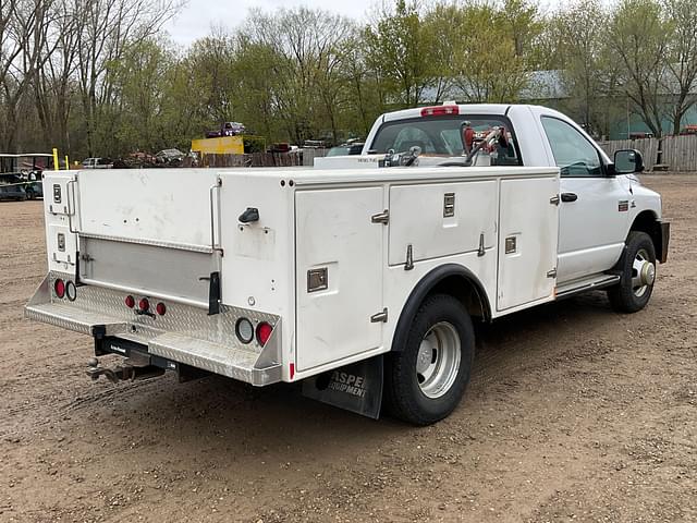 Image of Dodge Ram 3500HD equipment image 4