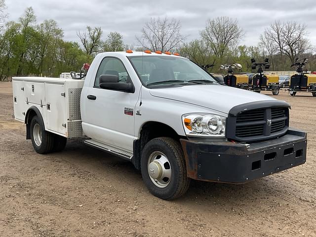 Image of Dodge Ram 3500HD equipment image 2
