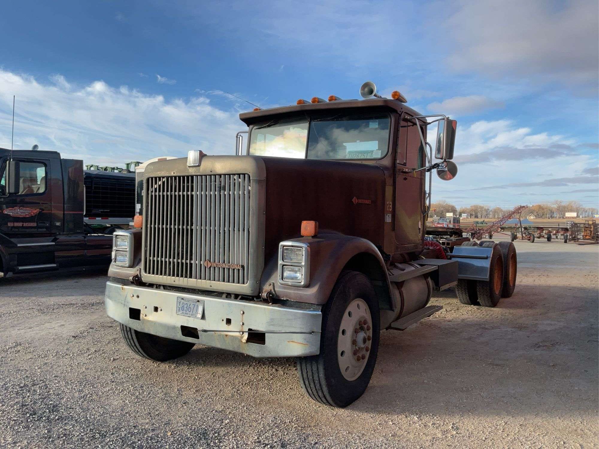 1987 International F9370 Equipment Image0