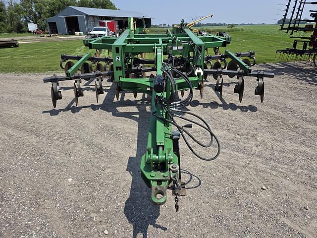 Image of John Deere 2700 equipment image 2