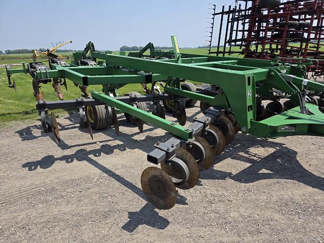 Image of John Deere 2700 equipment image 4