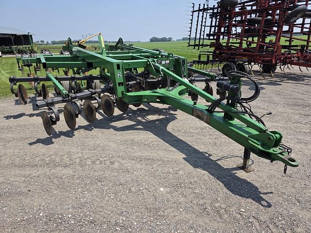Image of John Deere 2700 equipment image 3