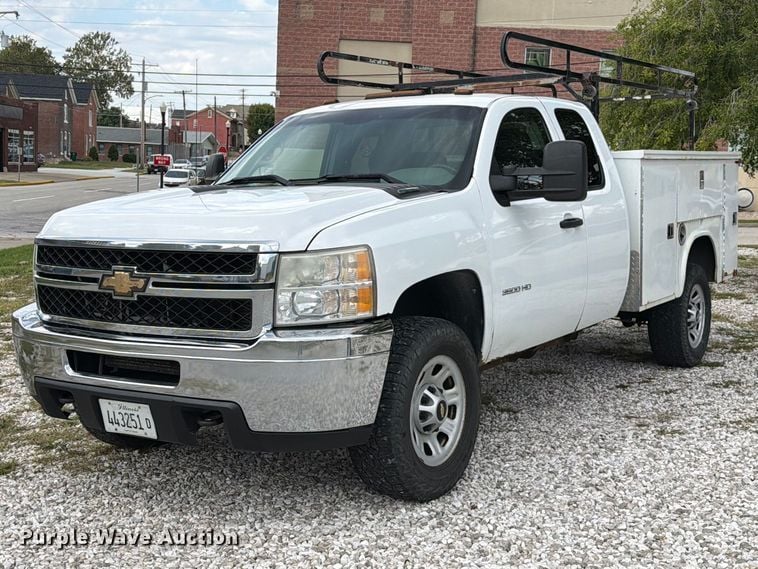 2011 Chevrolet 3500HD Equipment Image0