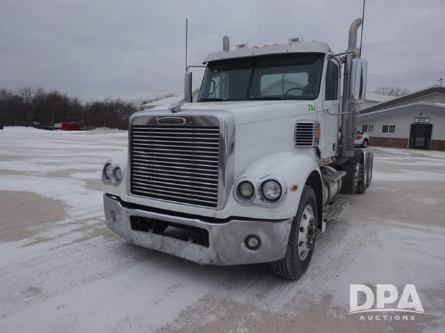 Image of Freightliner Coronado equipment image 2