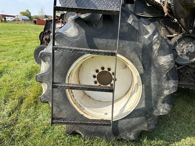 Image of Gleaner L2 equipment image 2