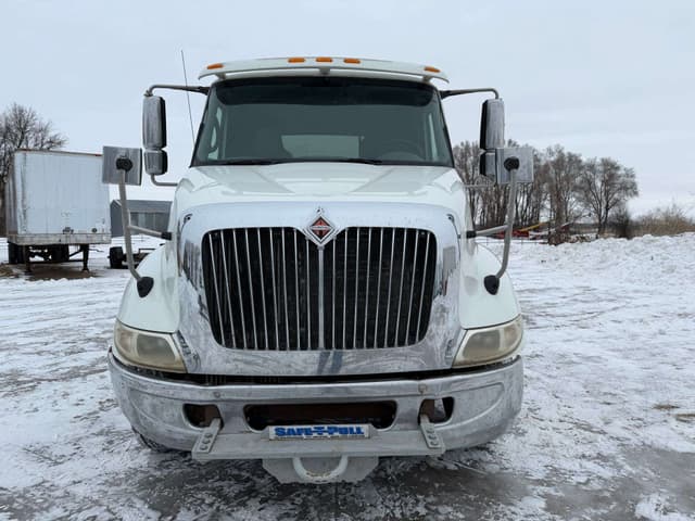 Image of International 8600 equipment image 2