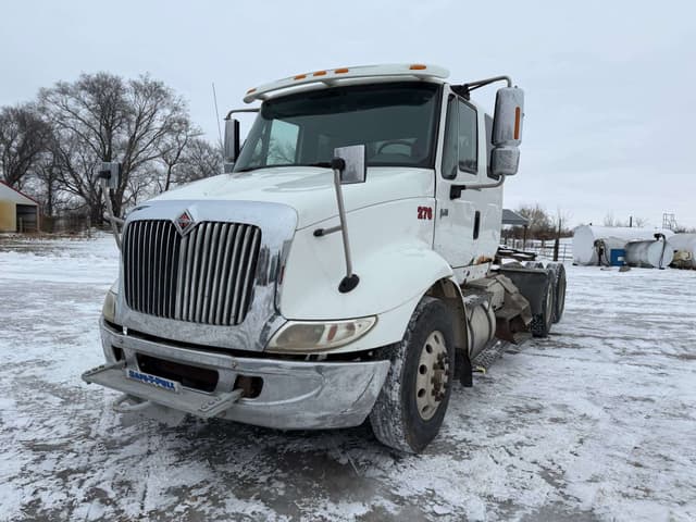 Image of International 8600 equipment image 1