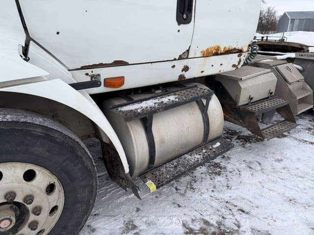 Image of International 8600 equipment image 4