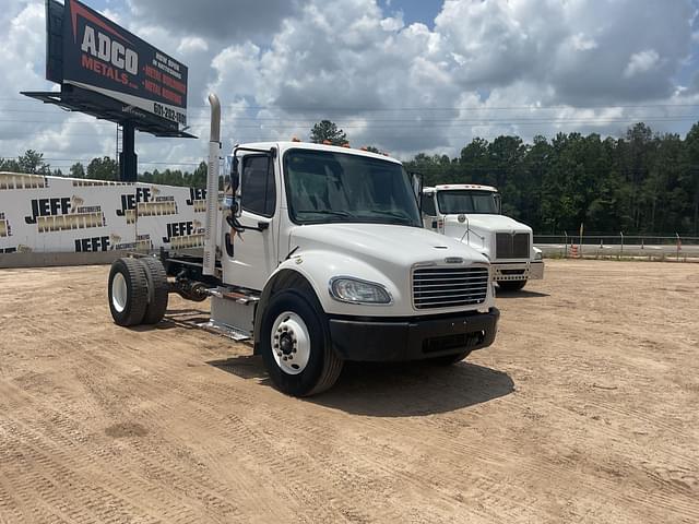 Image of Freightliner M2 equipment image 2