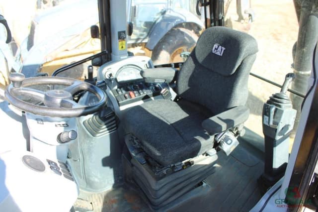 Image of Caterpillar 420F2 equipment image 4