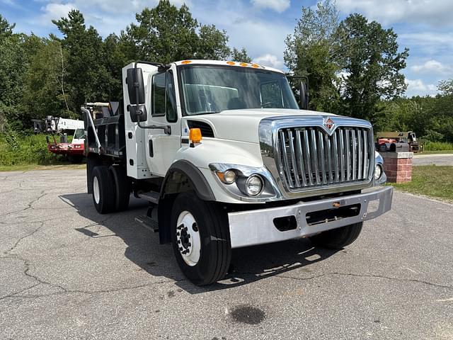 Image of International 7400 SBA equipment image 2