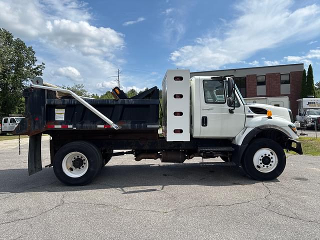 Image of International 7400 SBA equipment image 3