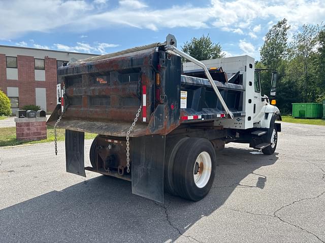 Image of International 7400 SBA equipment image 4