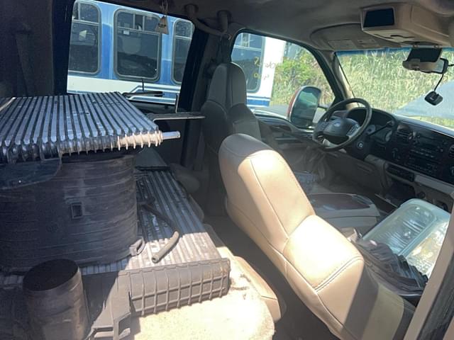 Image of Ford F-250 equipment image 3