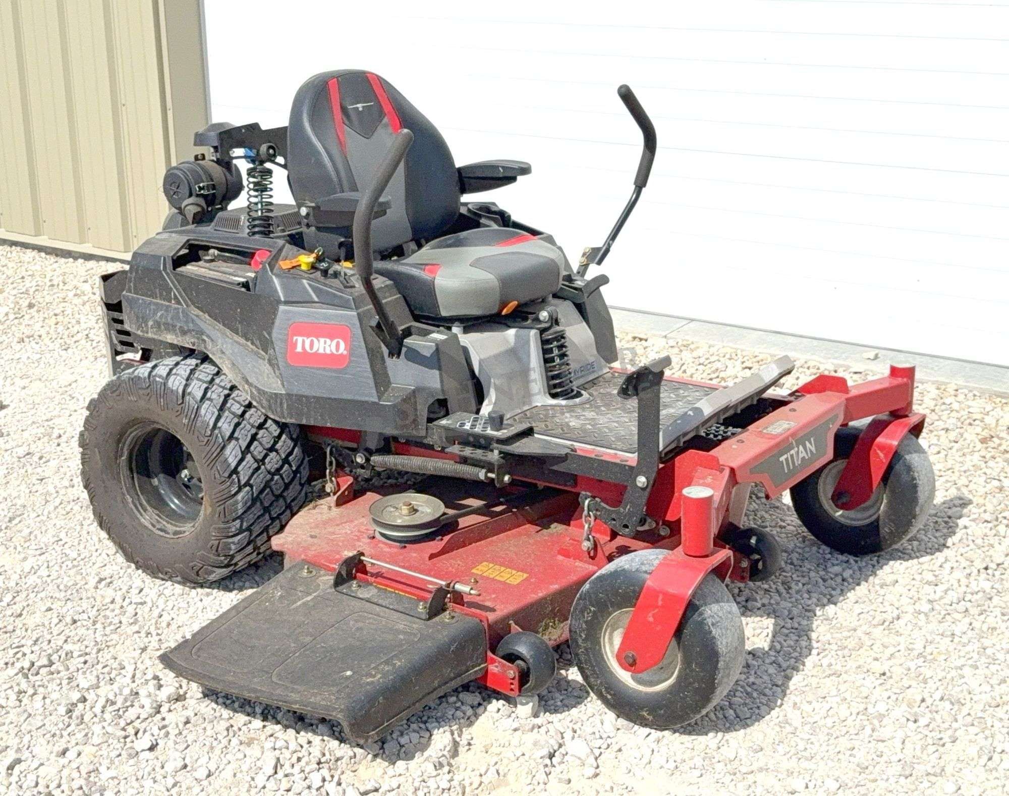 2022 Toro Titan Equipment Image0