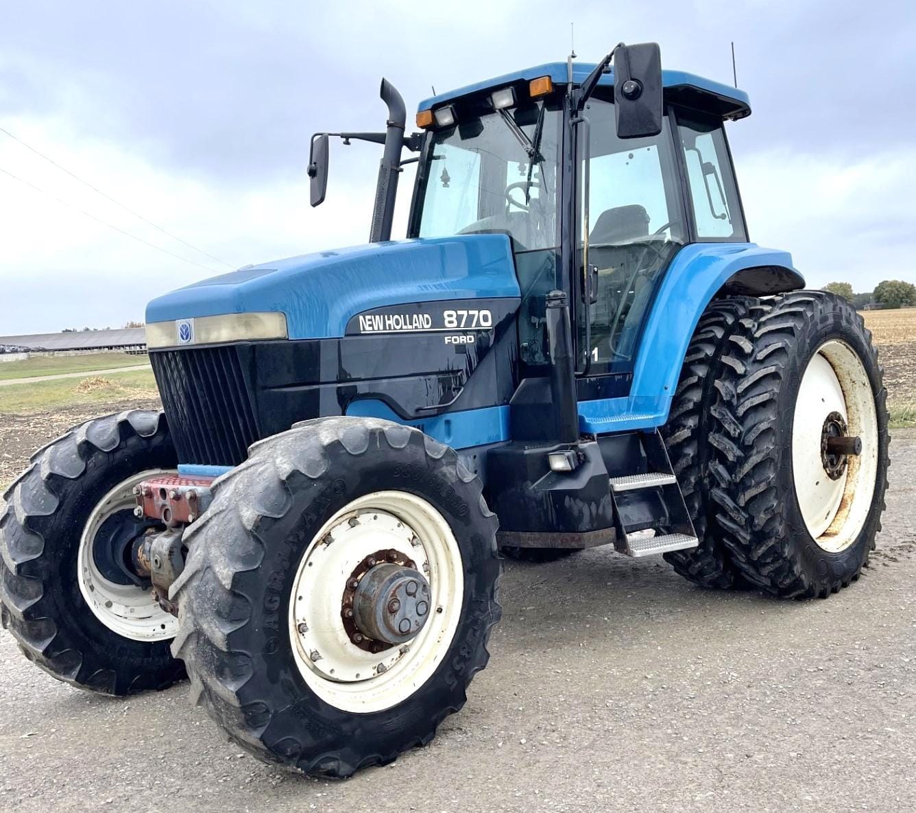 Main image New Holland 8770