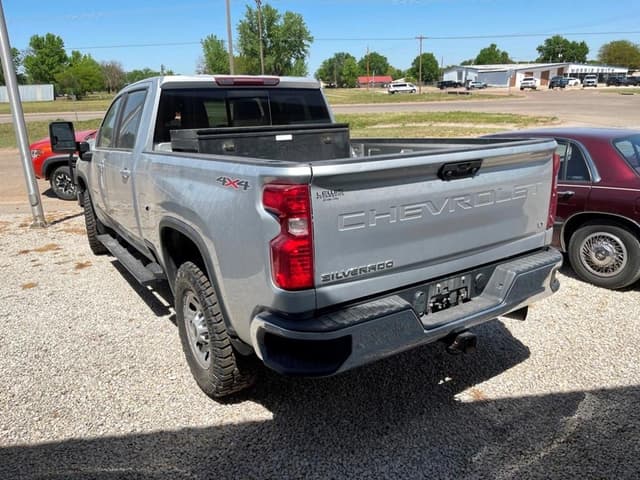 Image of Chevrolet 2500HD equipment image 2