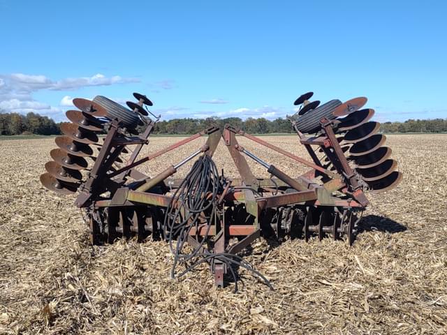 Image of International Harvester 490 equipment image 1
