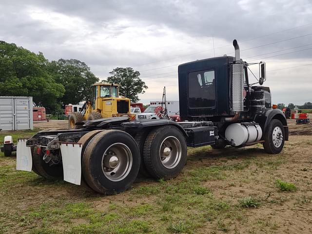 Image of Kenworth W900 equipment image 2