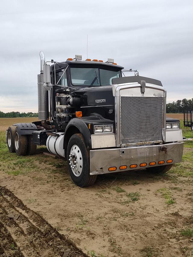 Image of Kenworth W900 equipment image 1