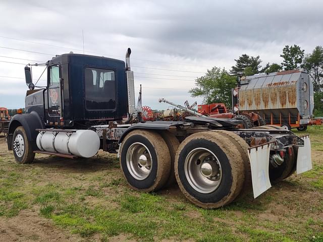 Image of Kenworth W900 equipment image 3