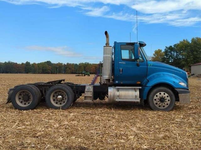 Image of International ProStar Plus 122 equipment image 3