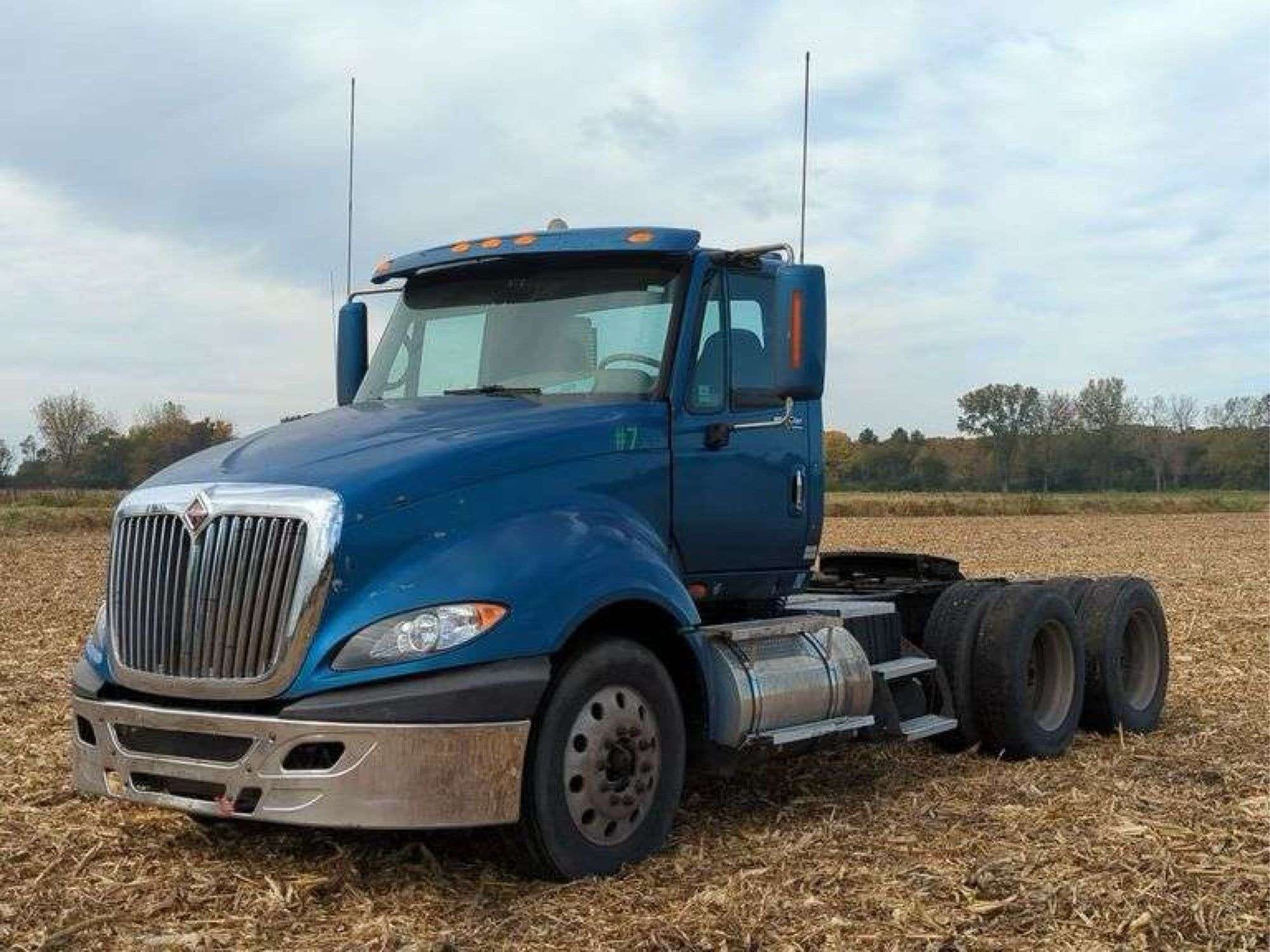 2010 International ProStar Plus 122 Equipment Image0