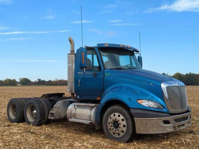 Image of International ProStar Plus 122 equipment image 2