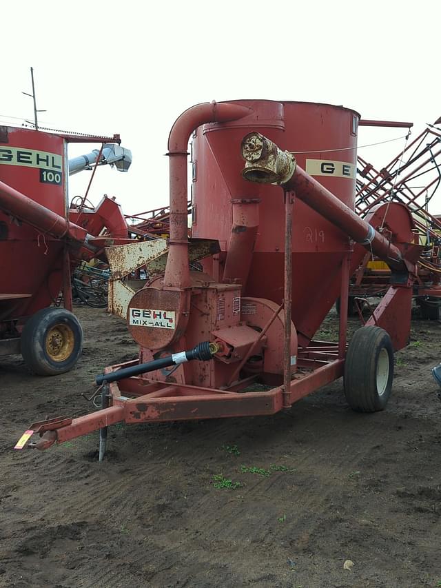 Image of Gehl 65 equipment image 1