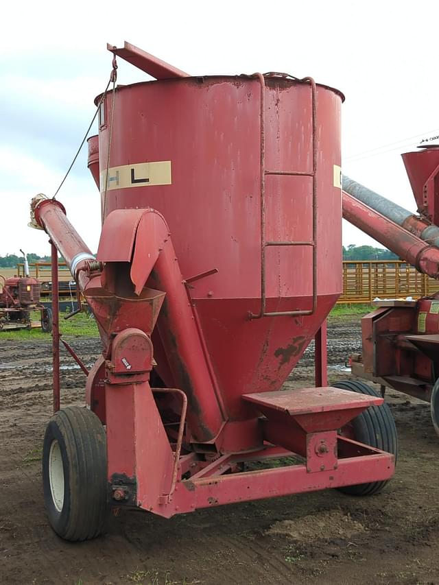 Image of Gehl 65 equipment image 2