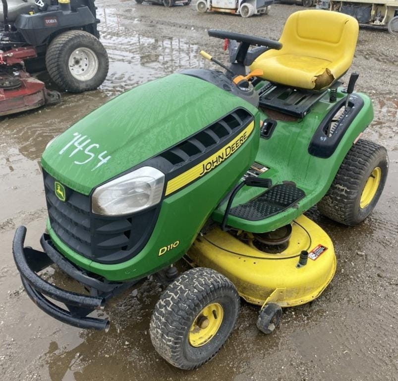 Main image John Deere D110