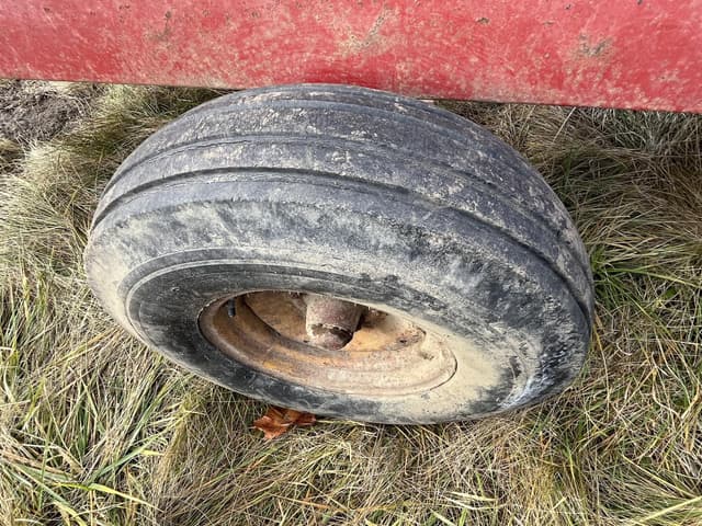 Image of Blair Feed-R-Wagon equipment image 2