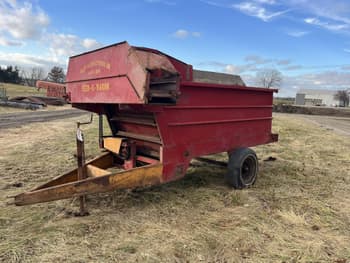 Blair Feed-R-Wagon Equipment Image0
