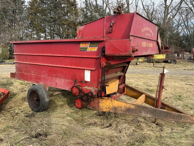 Image of Blair Feed-R-Wagon equipment image 1