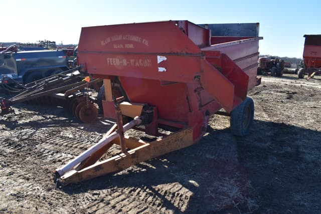 Image of Blair Feed-R-Wagon equipment image 2