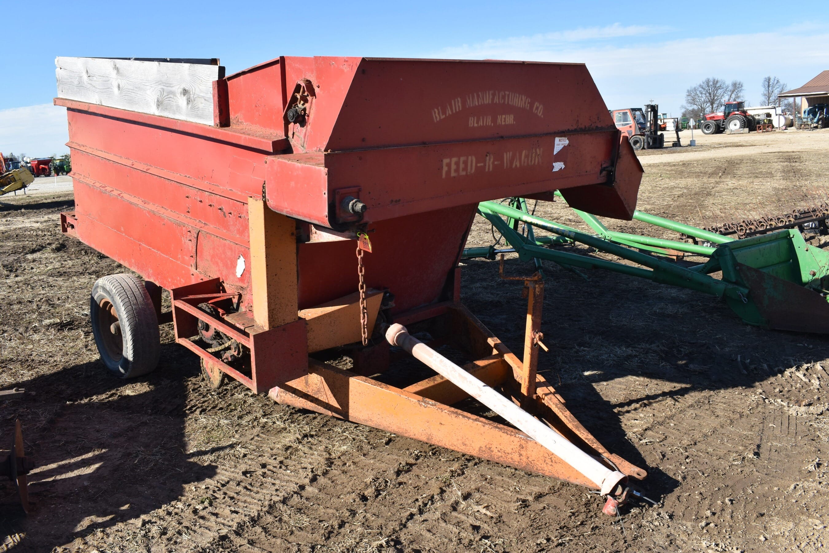 Blair Feed-R-Wagon Equipment Image0
