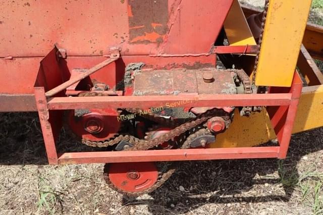 Image of Blair Feed-R-Wagon equipment image 3