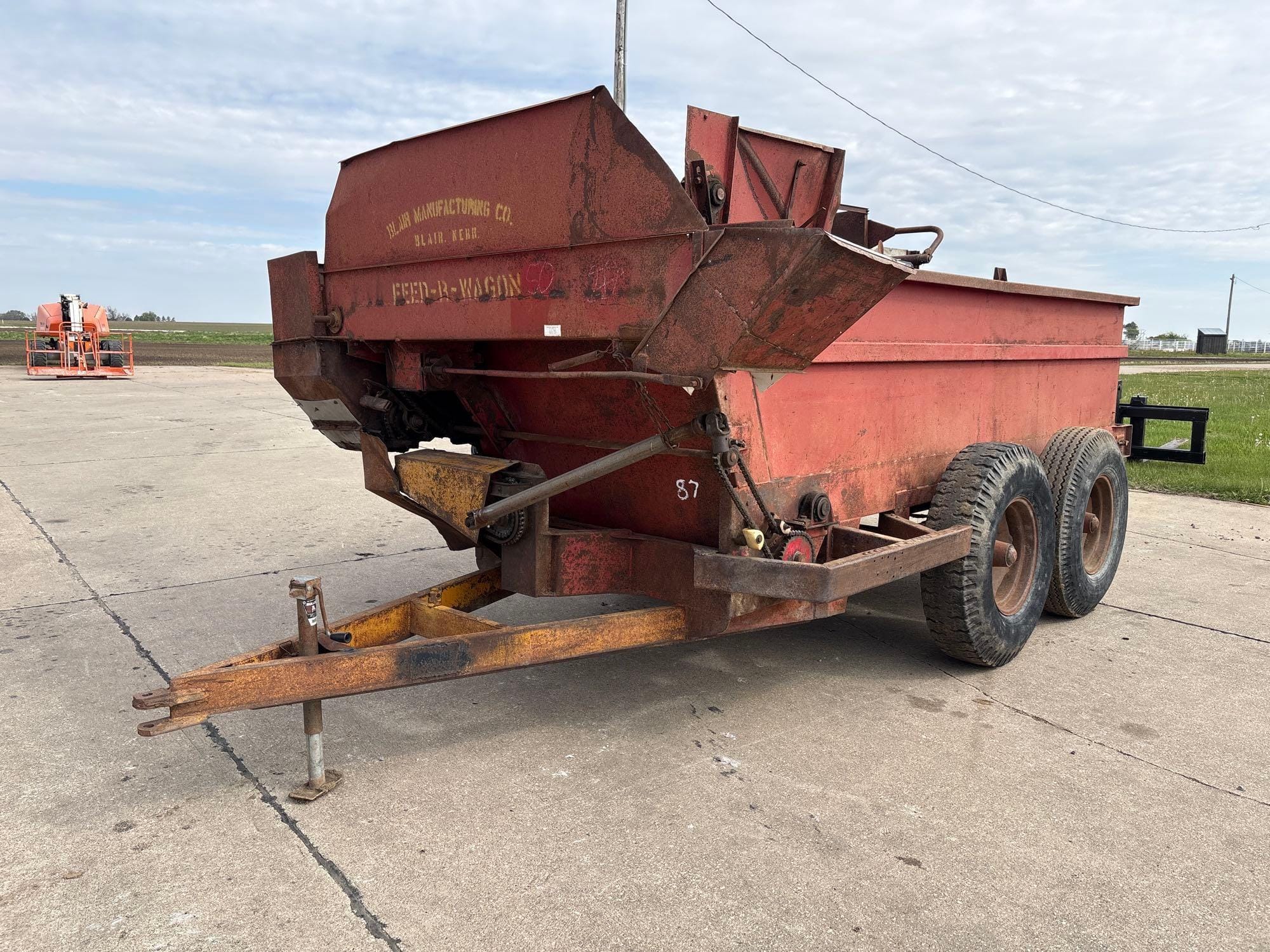 Blair Feed-R-Wagon Equipment Image0