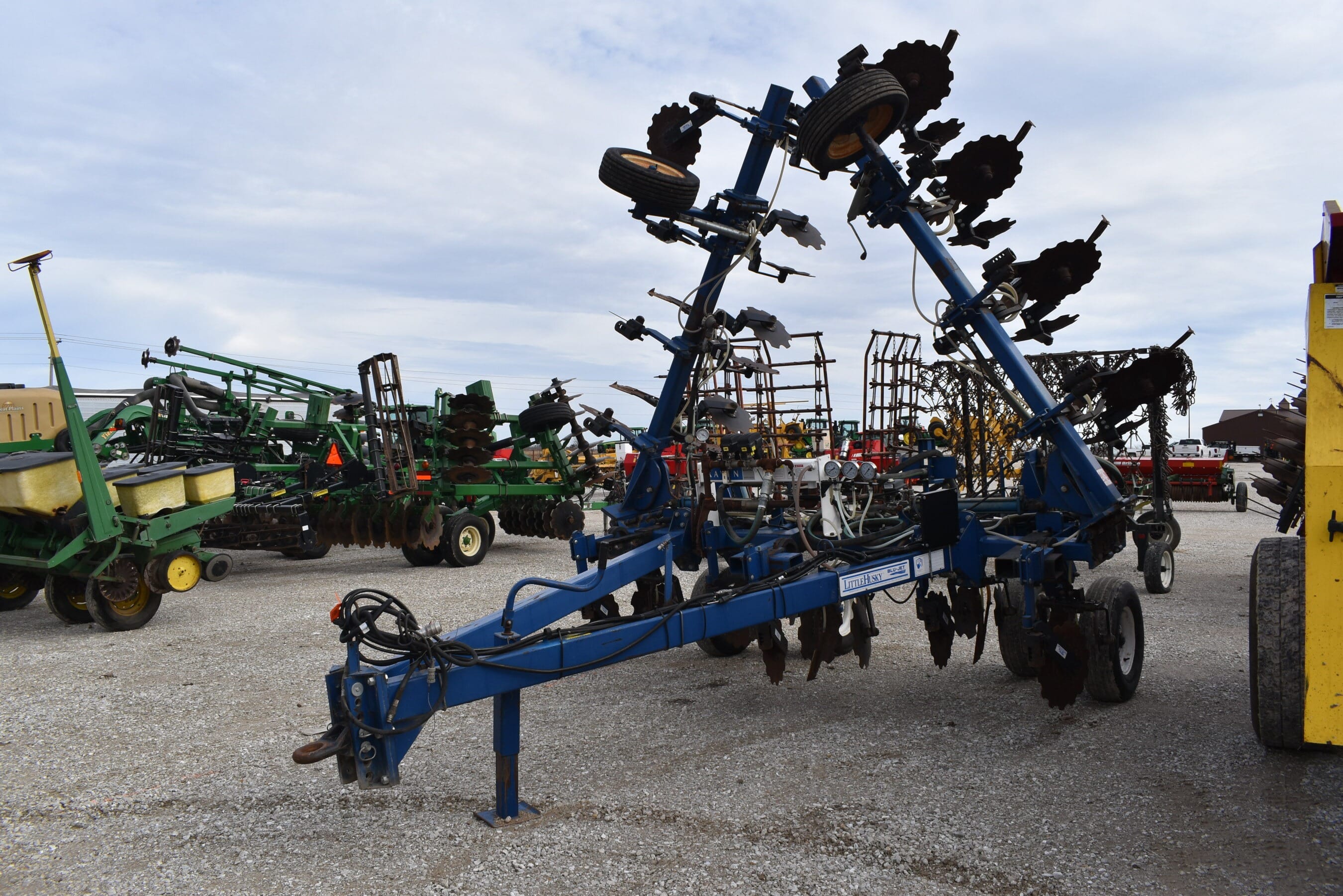 Blu-Jet Little Husky Equipment Image0