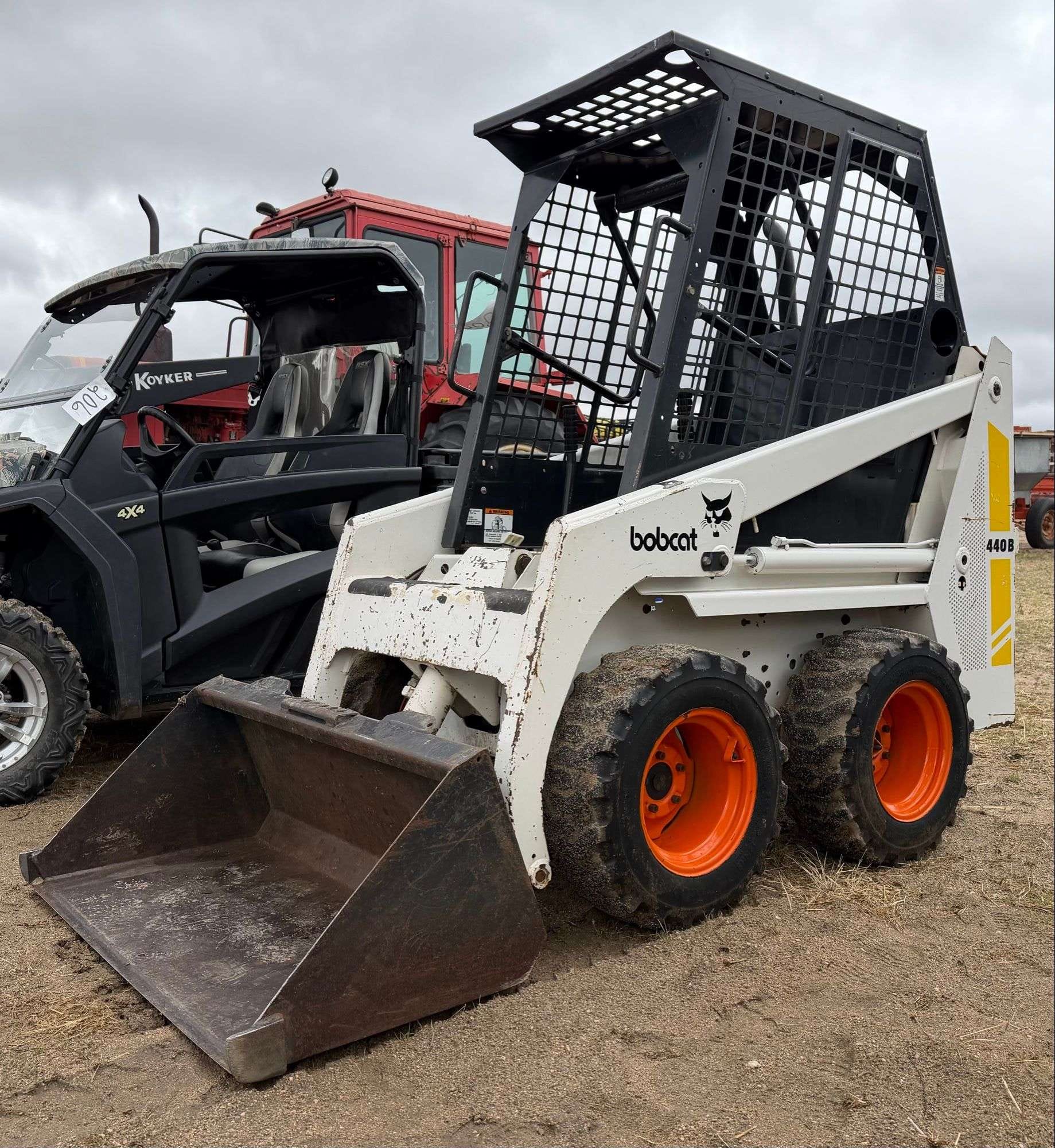 Bobcat 440B Equipment Image0