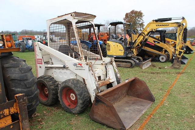 Image of Bobcat M-700 equipment image 2